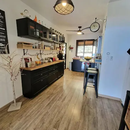 Newly Renovated With Stunning Sea View Apartment *